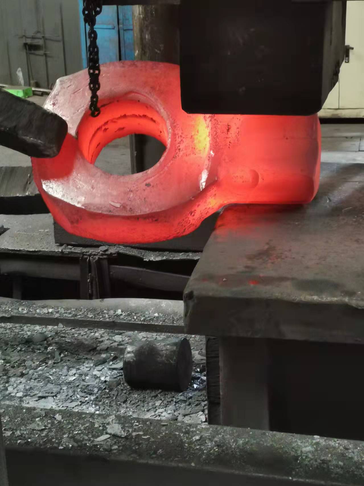 Libreng forging/malaking forging at kaugnay na industriya (kabilang ang mga singsing na may diameter na higit sa 500mm at makapal na pader na walang tahi na bakal na tubo)