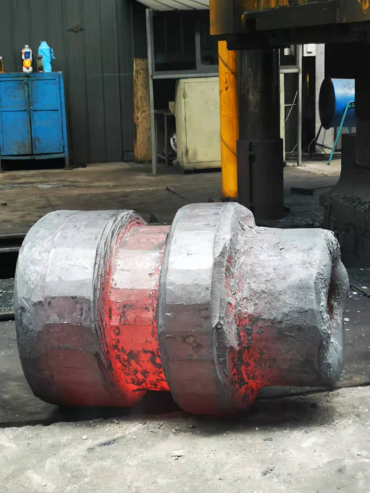 Pananaliksik sa proseso ng die forging ng aluminum alloy conical cylinder forgings