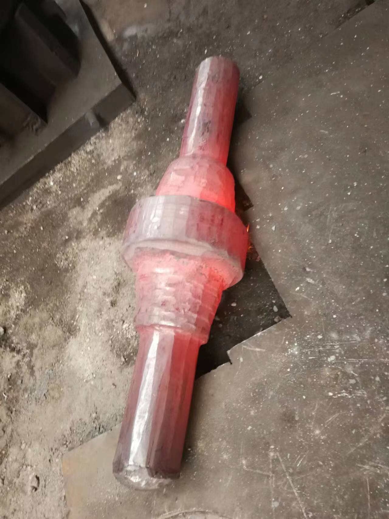 Ano ang mga salik na nakakaapekto sa panloob na diin ng shaft forging heat treatment?